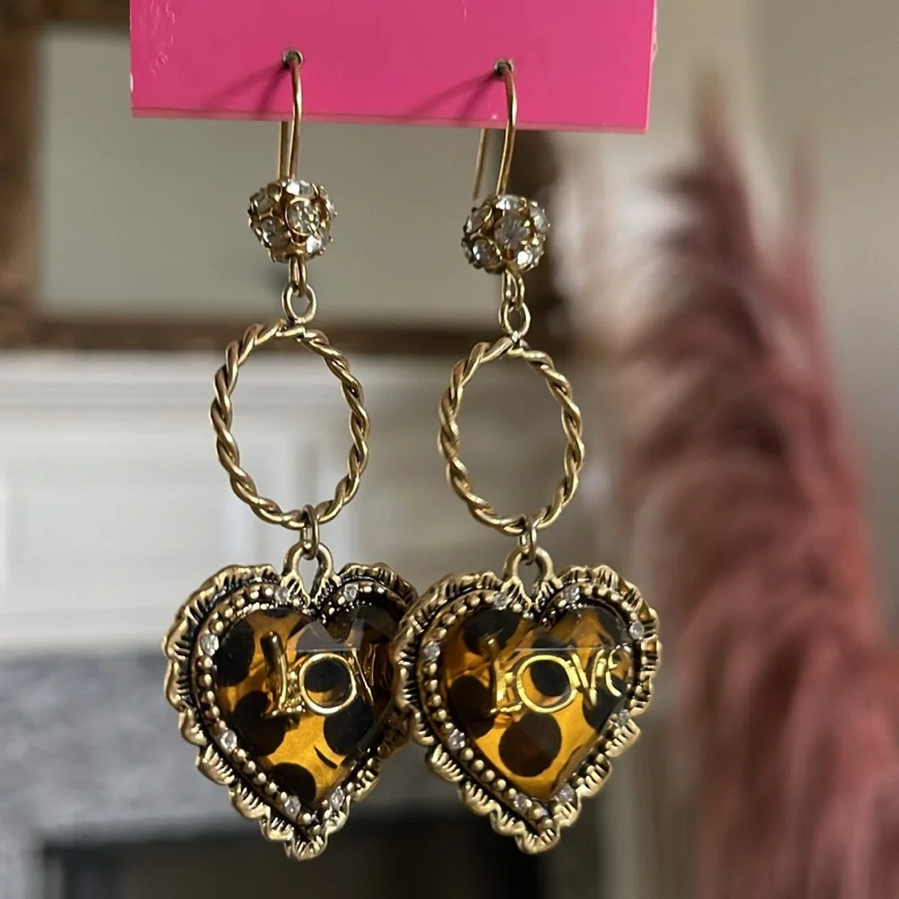 Betsey Johnson heart earrings - Picture 1 of 4